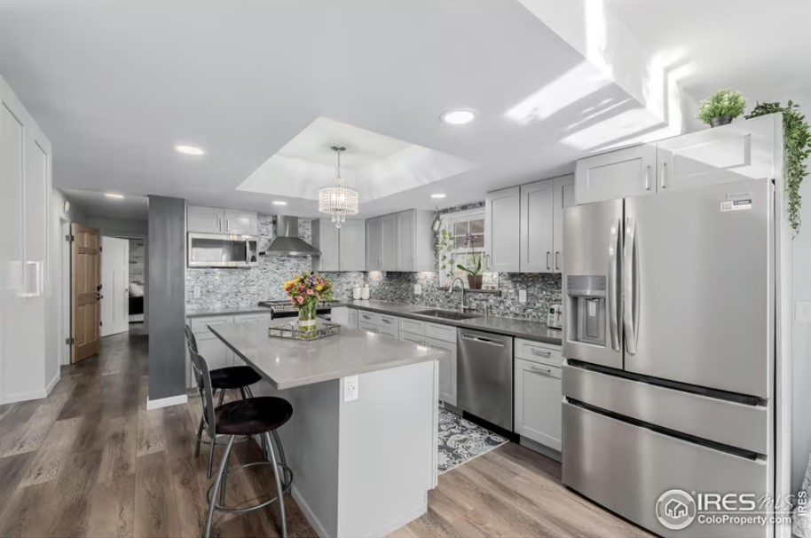 Beautifully Remodeled 6-bedroom, 4-bathroom Gem